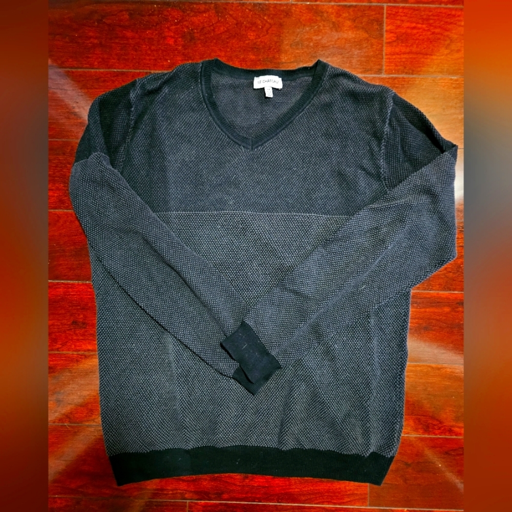 Le Chateau cotton V neck